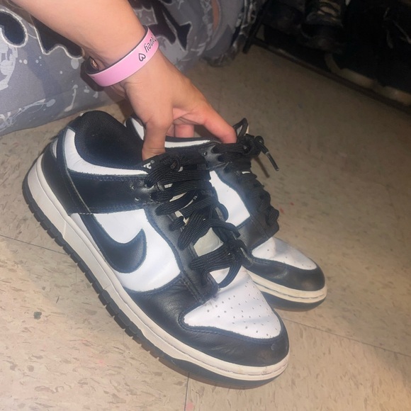 Nike womens Black and White Nike panda Sneaker dunks - Picture 3 of 3